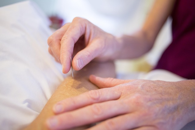 chiropractic-treatment-640x480-68626137.jpeg